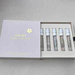 COPY - Daisy by Marc Jacobs Samples x5